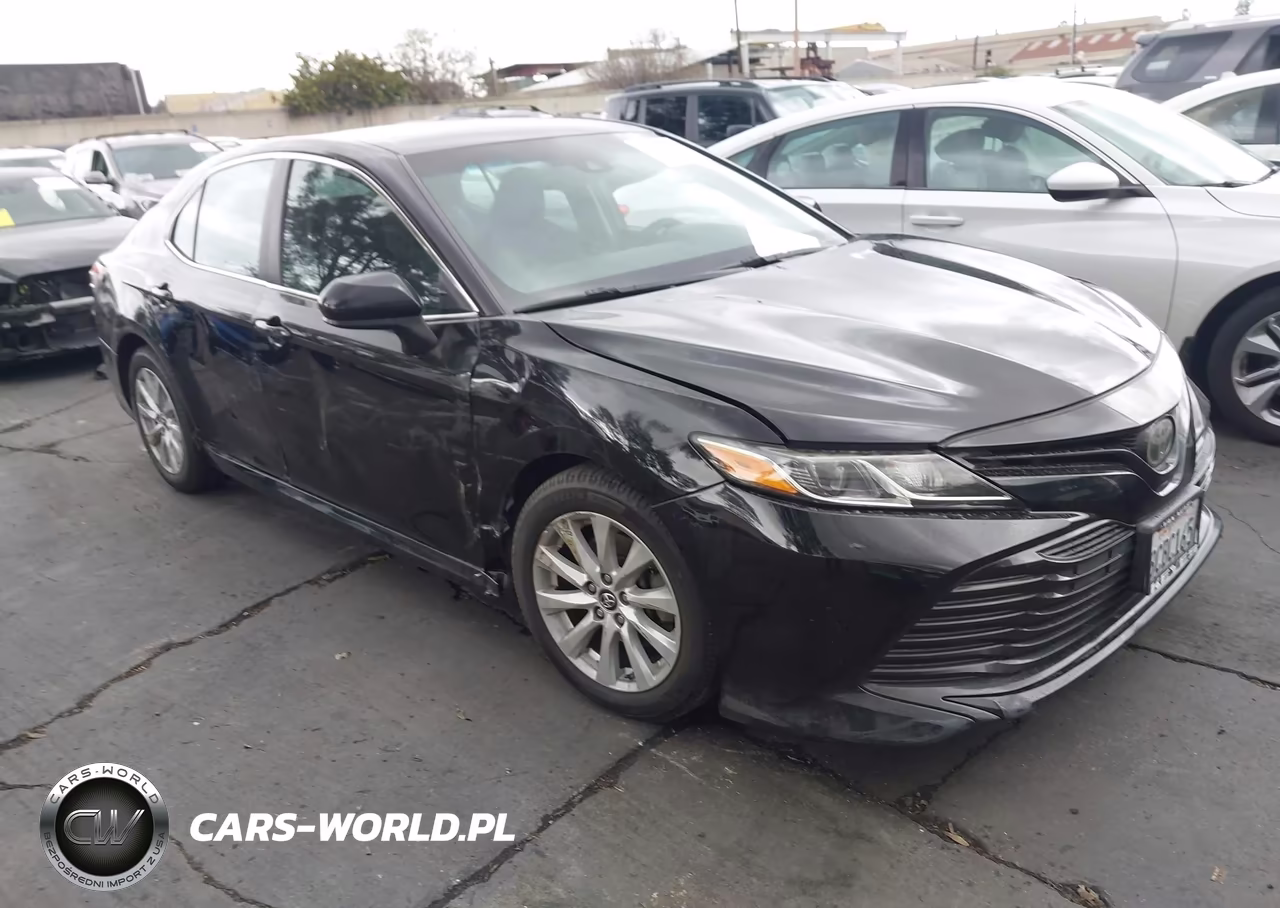 2018 Toyota Camry Le – zdjęcie 1 z 18