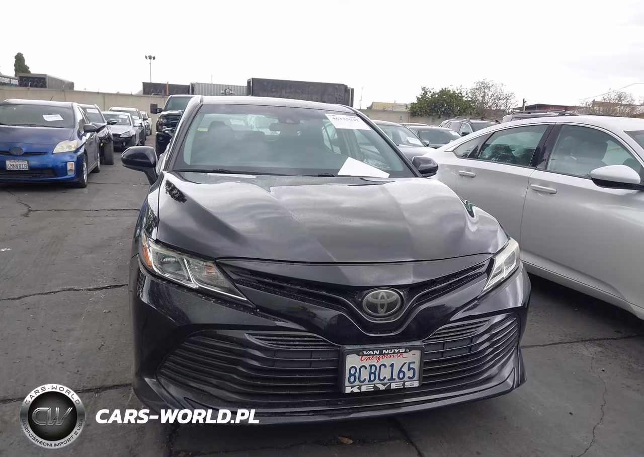2018 Toyota Camry Le VIN:4T1B11HK9JU065811 - 12