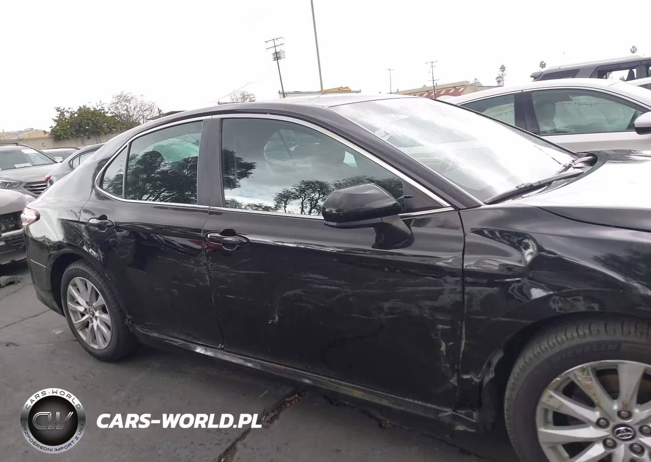 2018 Toyota Camry Le VIN:4T1B11HK9JU065811 - 13