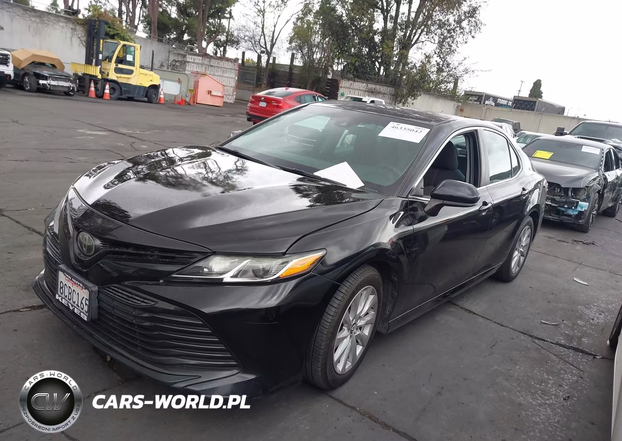 2018 Toyota Camry Le VIN:4T1B11HK9JU065811 - 2