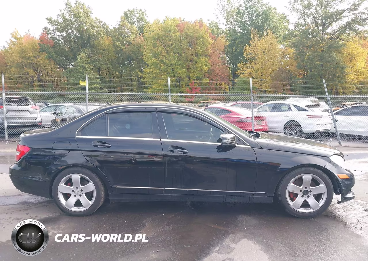 2013 Mercedes-Benz C 300 Luxury 4Matic VIN:WDDGF8AB0DG148826 - 13