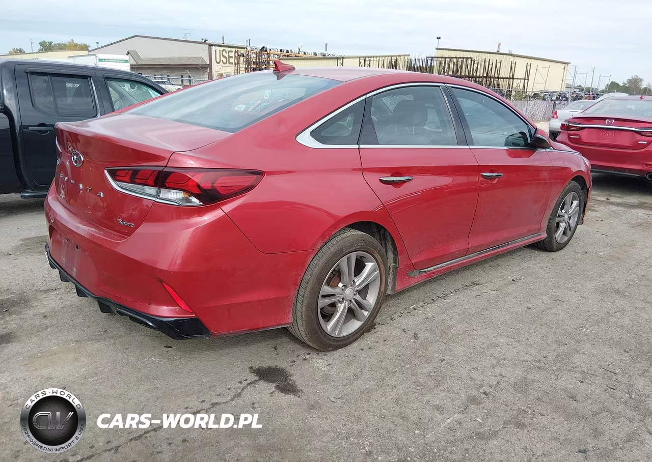 2018 Hyundai Sonata Sport VIN:5NPE34AF9JH627291 - 4