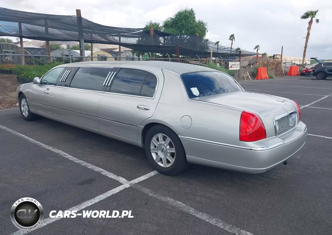 2011 Lincoln Town Car Executive VIN:2L1FL8JWXBX752793 - 3