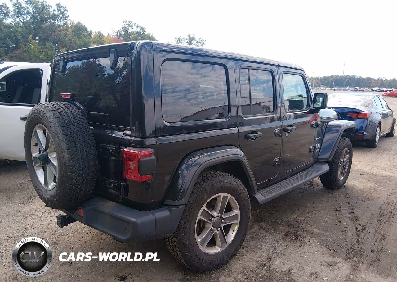2018 Jeep Wrangler Unlimited Sahara 4X4 VIN:1C4HJXEG2JW123750 - 4