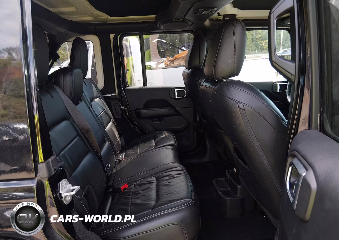 2018 Jeep Wrangler Unlimited Sahara 4X4 VIN:1C4HJXEG2JW123750 - 8