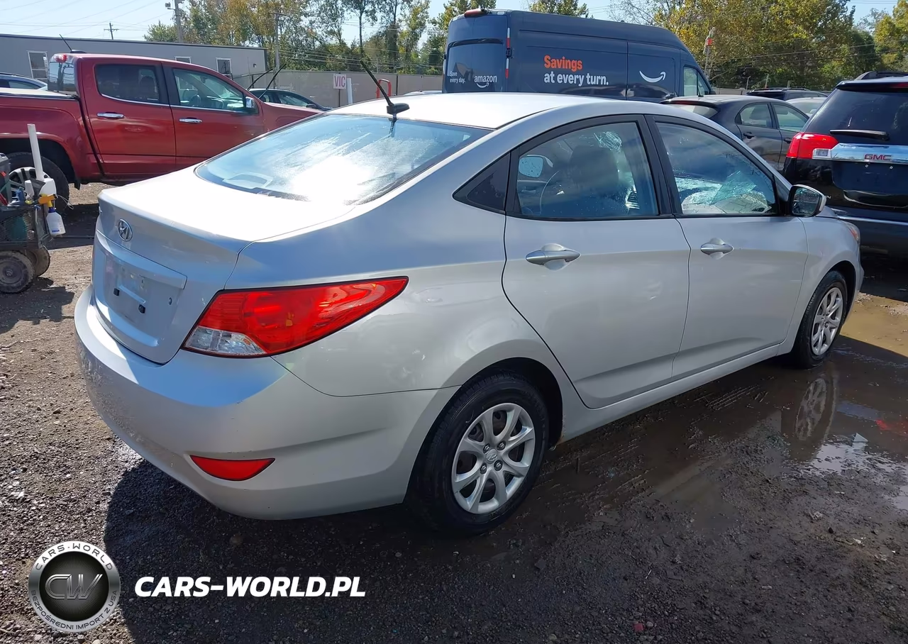 2013 Hyundai Accent Gls VIN:KMHCT4AE6DU551582 - 4