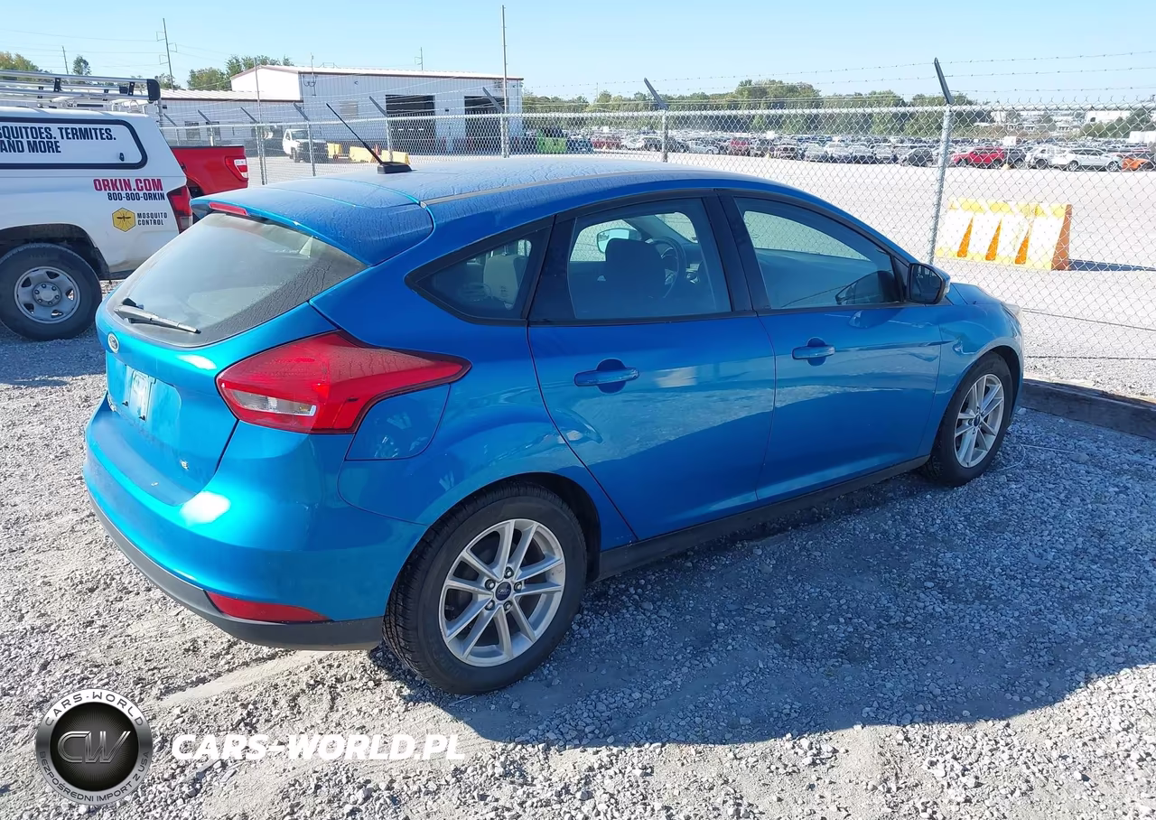 2017 Ford Focus Se VIN:1FADP3K20HL245068 - 4