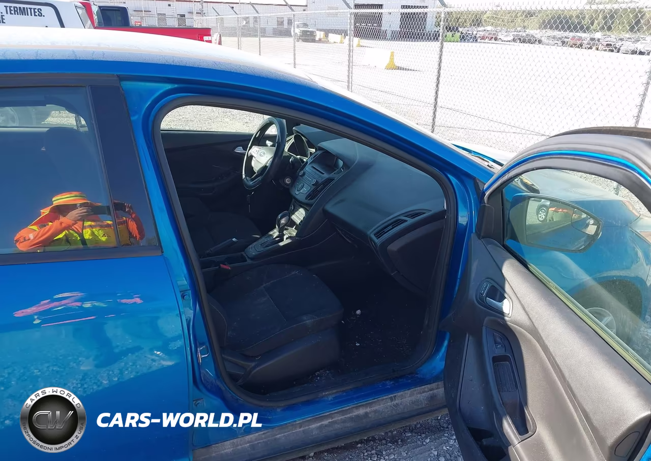 2017 Ford Focus Se VIN:1FADP3K20HL245068 - 5