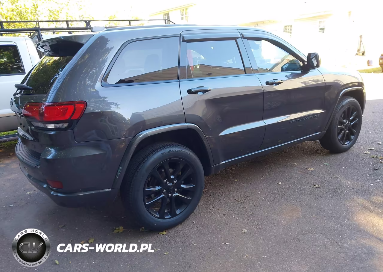2020 Jeep Grand Cherokee Altitude 4X4 VIN:1C4RJFAG0LC232717 - 4