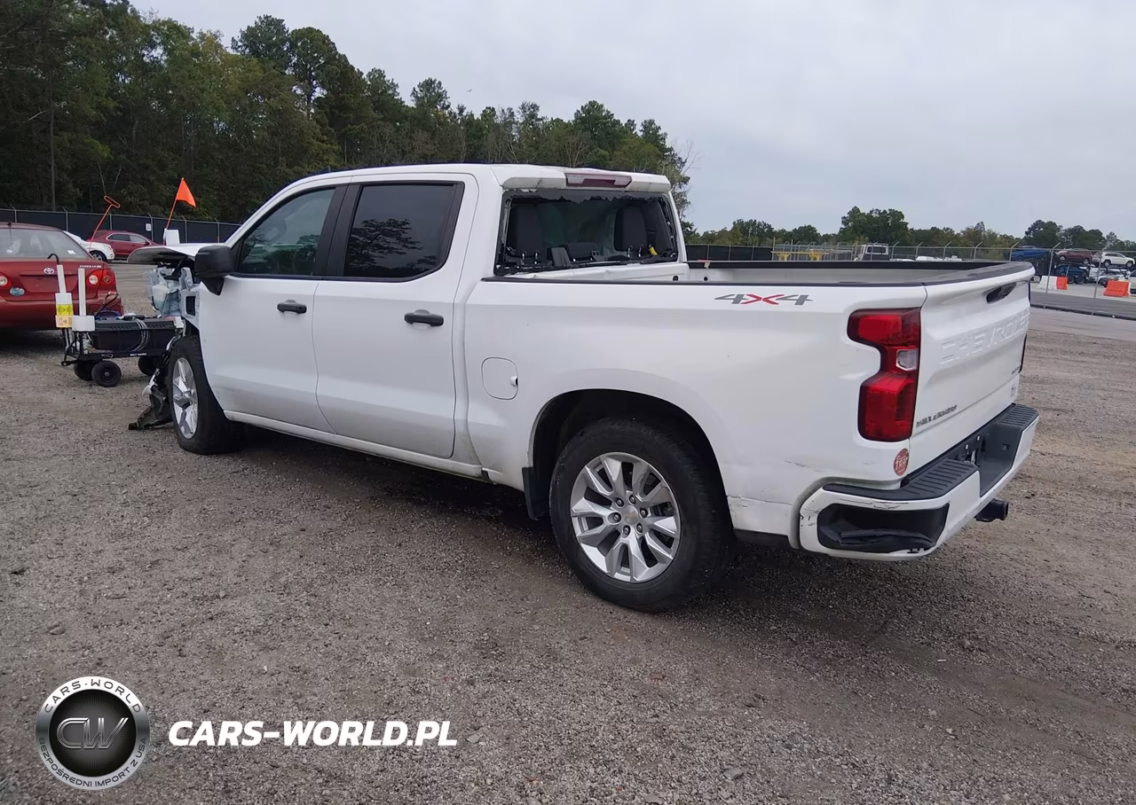 2024 Chevrolet Silverado K1500 Custom VIN:1GCPDBEK1RZ182504 - 3