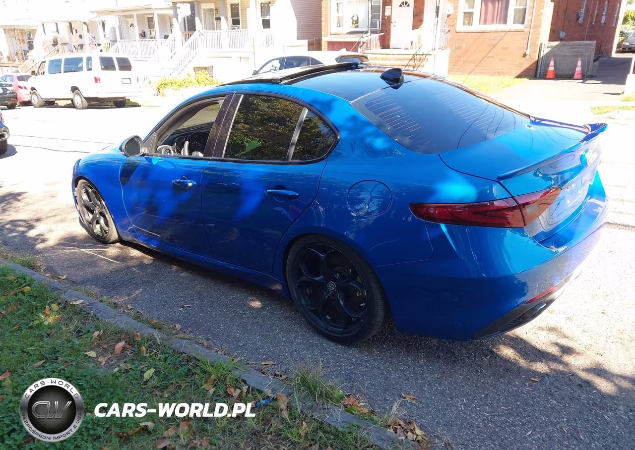 2018 Alfa Romeo Giulia Ti Sport Awd VIN:ZARFAEEN4J7575449 - 3