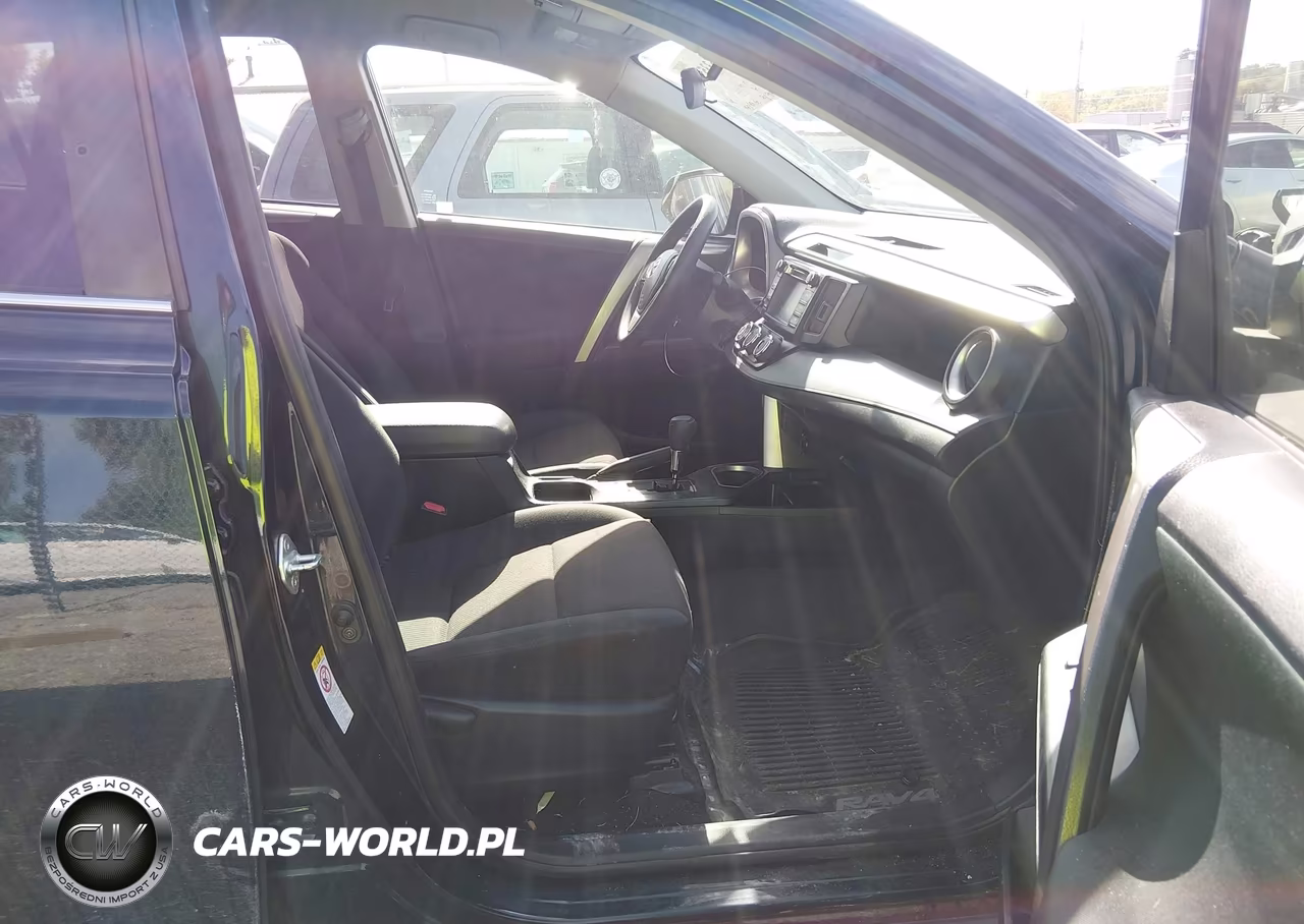 2018 Toyota Rav4 Le VIN:JTMBFREV7JD225607 - 5