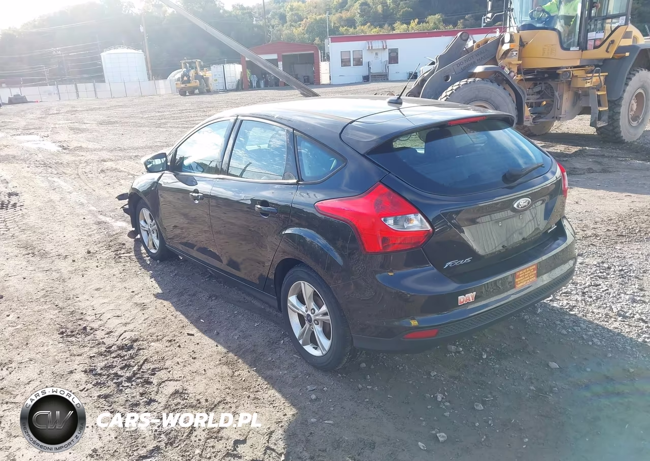 2014 Ford Focus Se VIN:1FADP3K21EL400464 - 3
