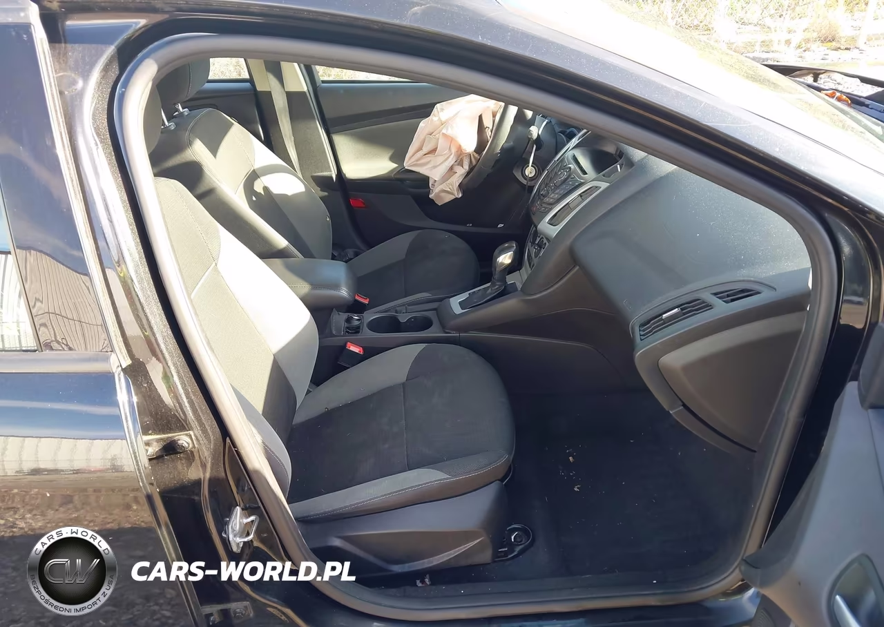 2014 Ford Focus Se VIN:1FADP3K21EL400464 - 5