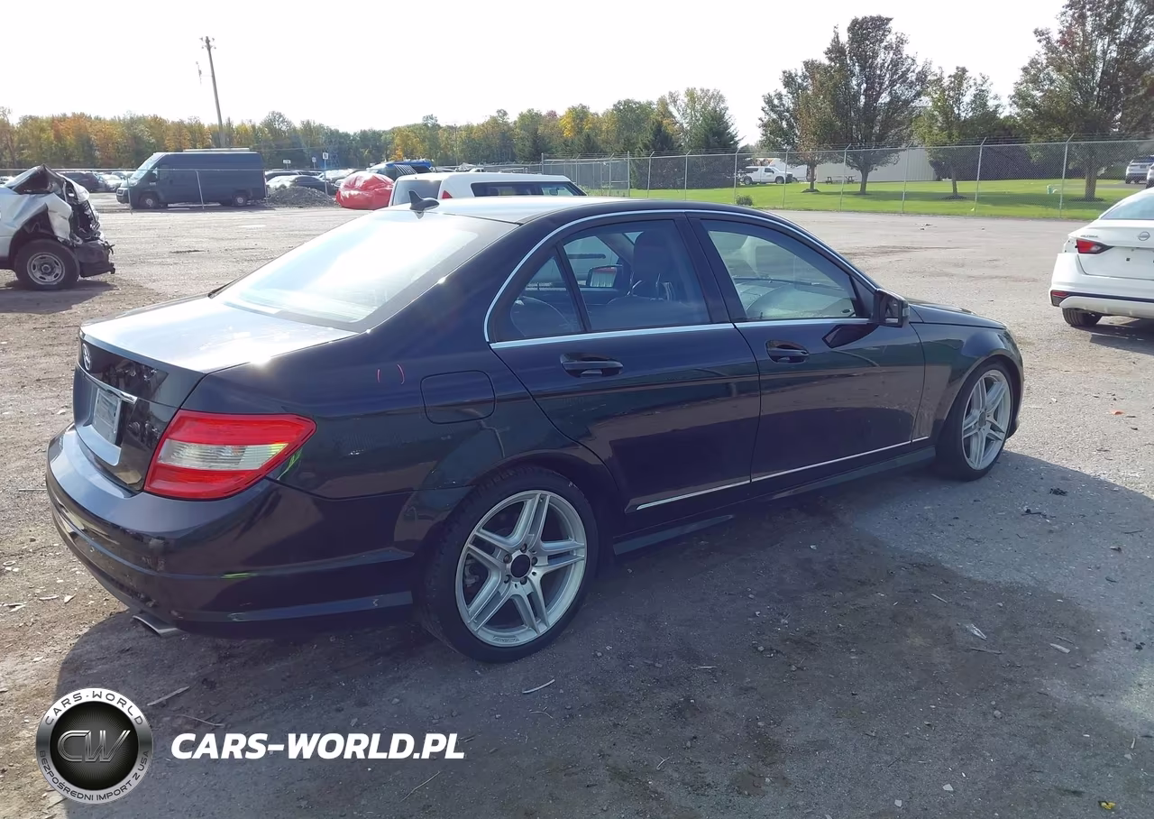2011 Mercedes-Benz C 300 Luxury-Sport VIN:WDDGF5EB9BR183732 - 4