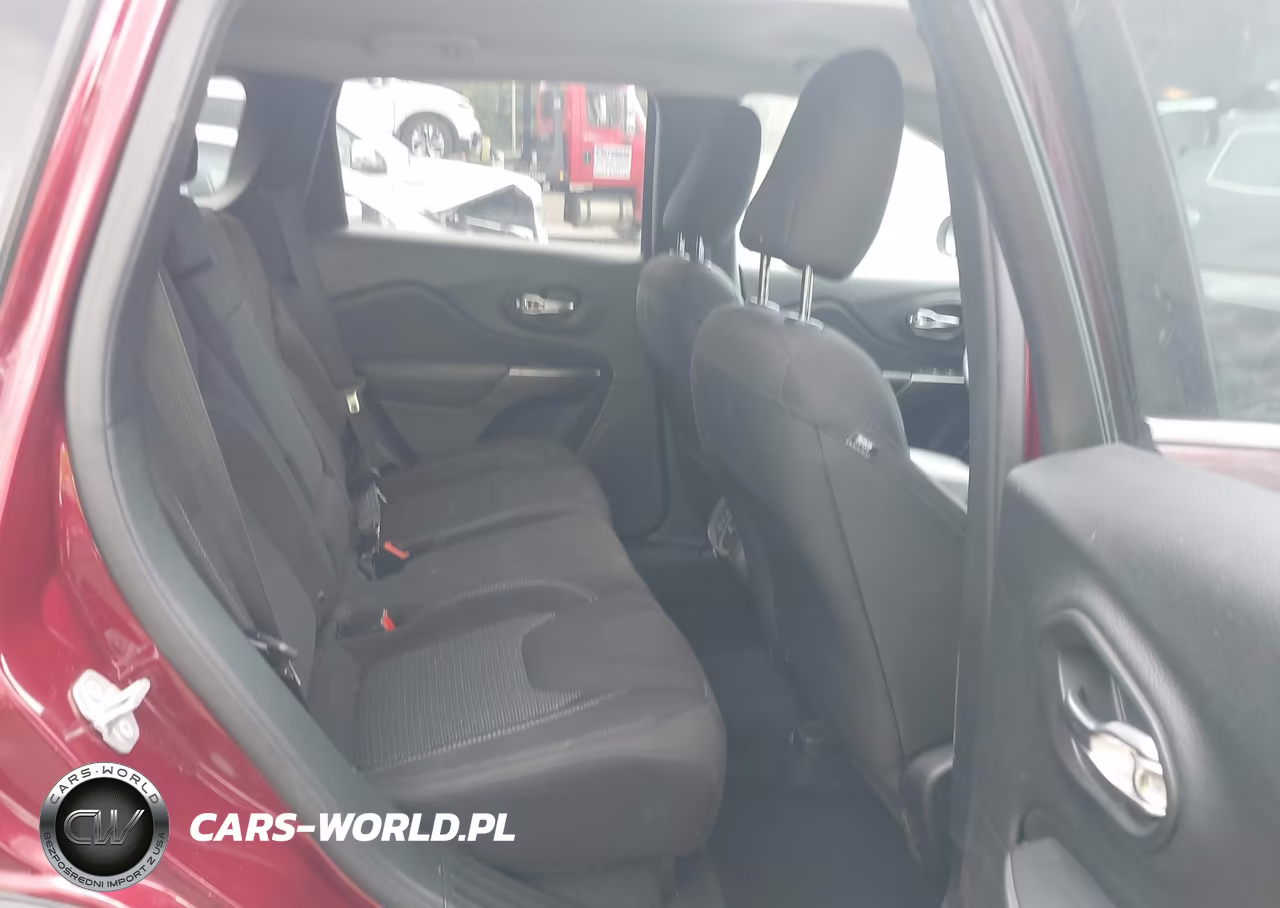 2019 Jeep Cherokee Latitude Fwd VIN:1C4PJLCX1KD290802 - 8
