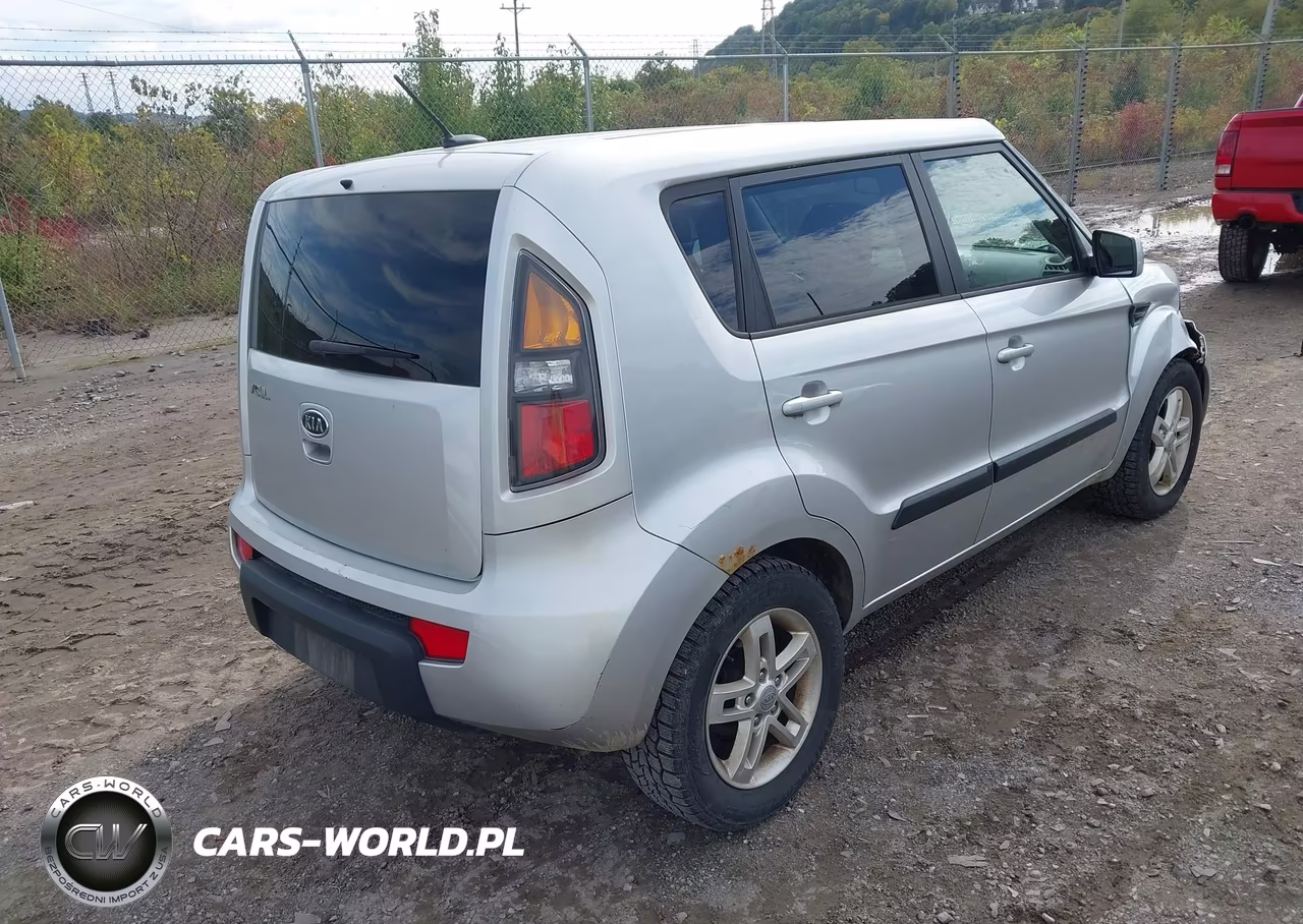 2011 Kia Soul + VIN:KNDJT2A23B7263844 - 4