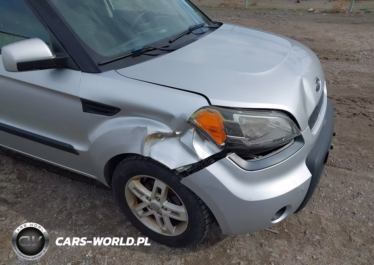 2011 Kia Soul + VIN:KNDJT2A23B7263844 - 6