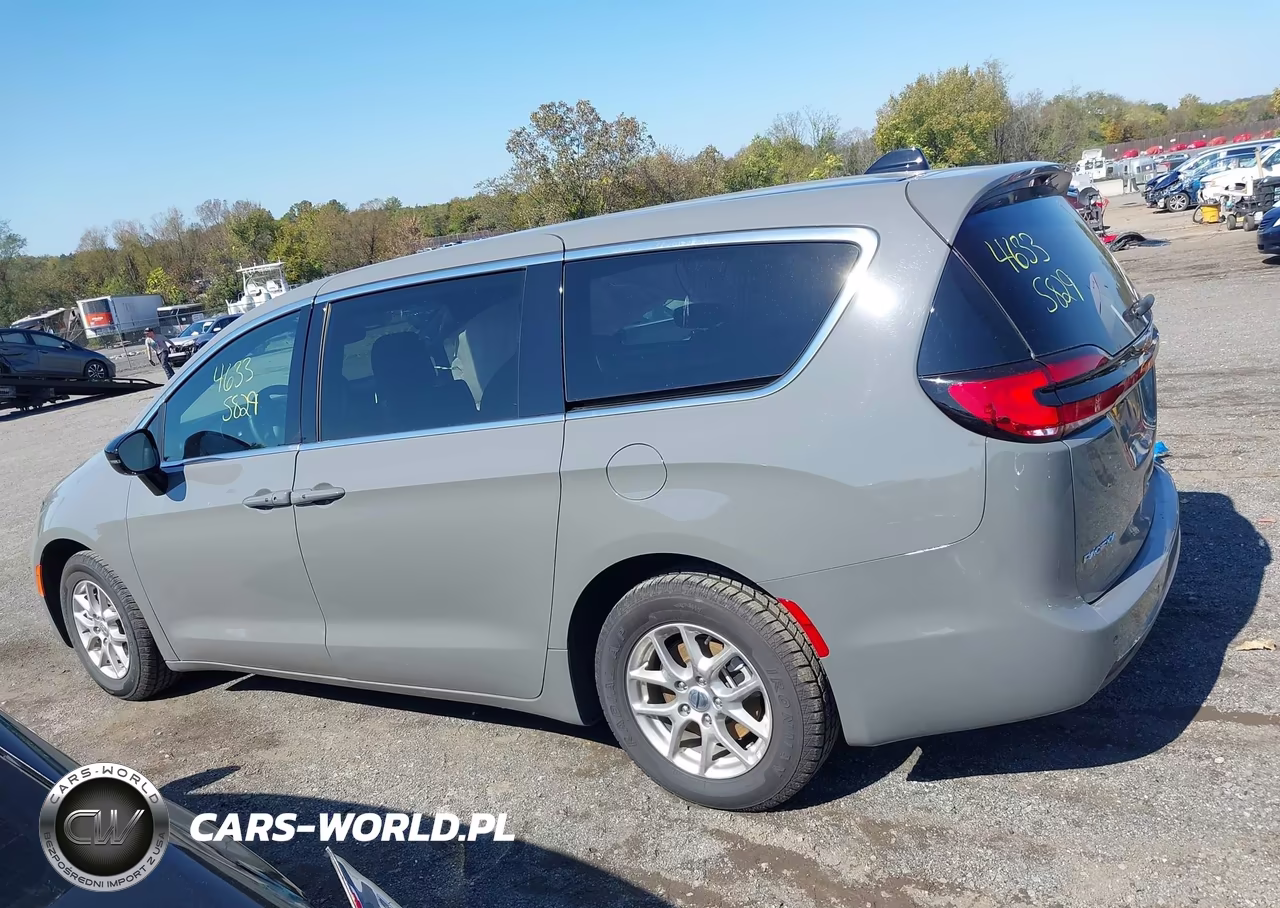 2025 Chrysler Pacifica Select VIN:2C4RC1BG6SR569832 - 14