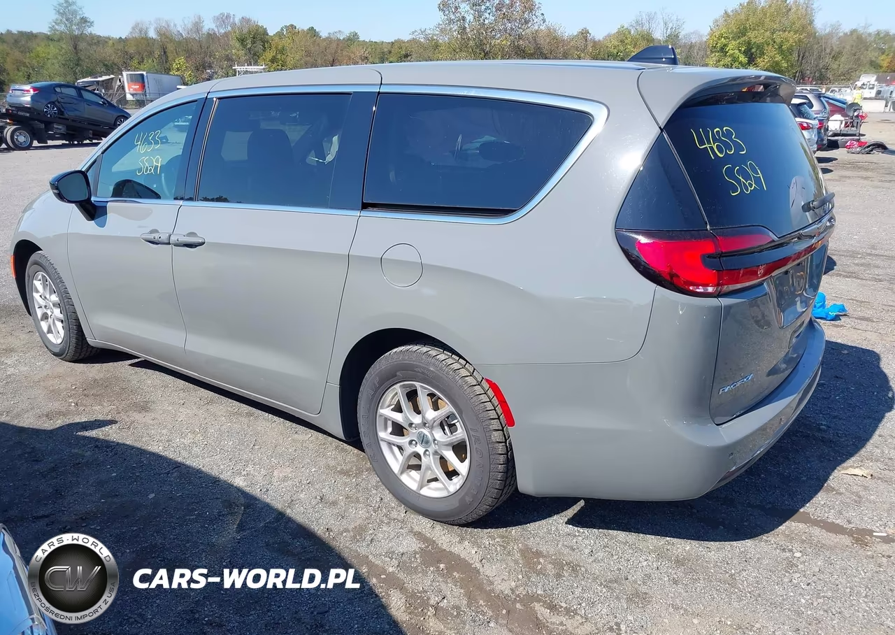 2025 Chrysler Pacifica Select VIN:2C4RC1BG6SR569832 - 3