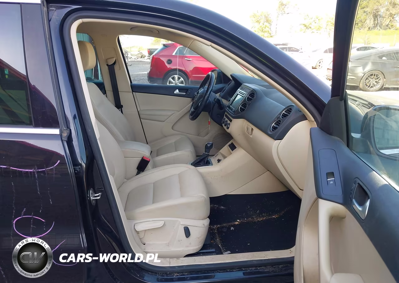 2017 Volkswagen Tiguan 2.0T Wolfsburg Edition VIN:WVGSV7AX4HK016549 - 5