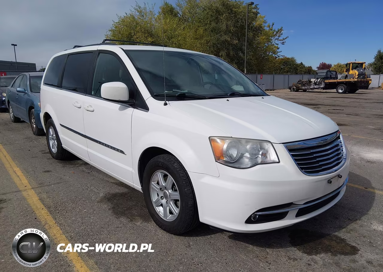 2012 Chrysler Town & Country Touring – zdjęcie 1 z 10