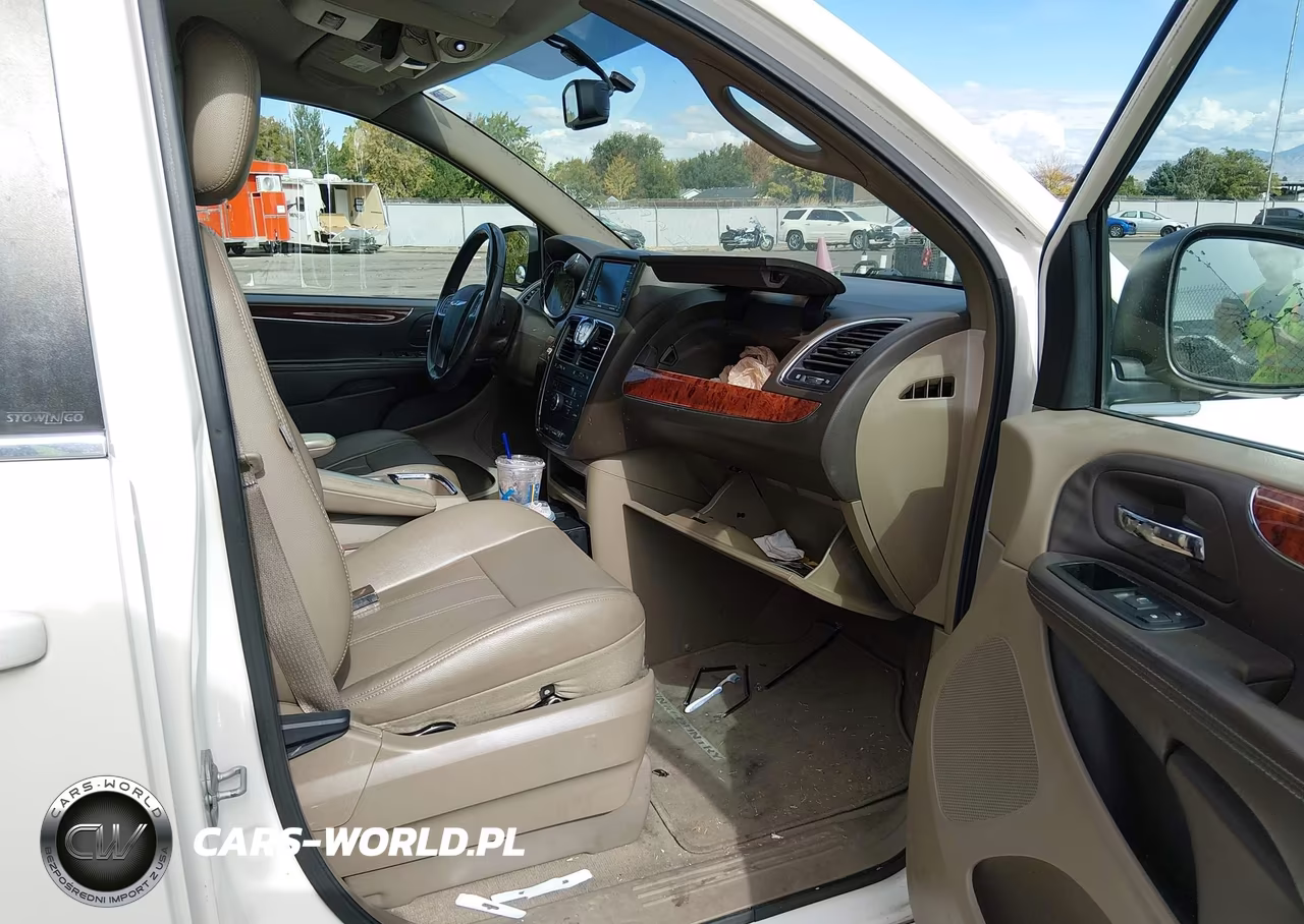 2012 Chrysler Town & Country Touring VIN:2C4RC1BG0CR368218 - 5