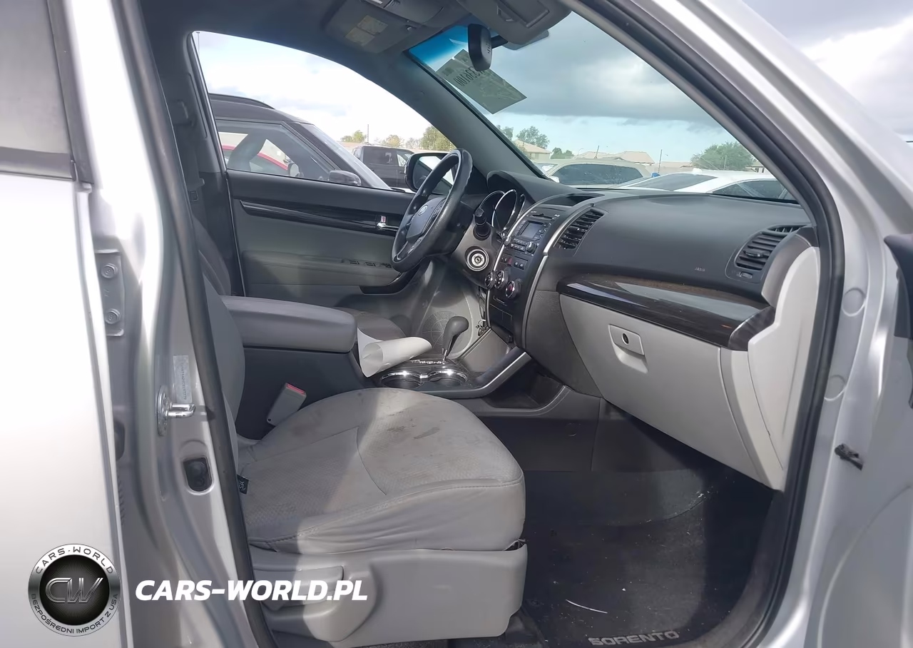 2012 Kia Sorento Lx V6 VIN:5XYKT4A2XCG197779 - 5