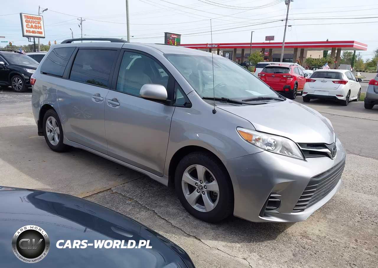 2018 Toyota Sienna Le 8 Passenger