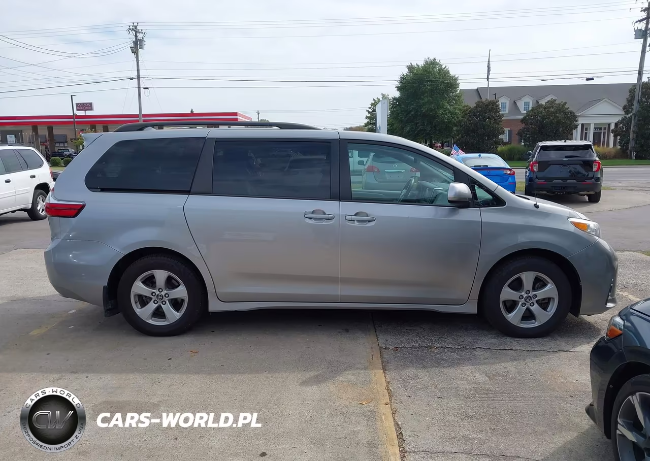 2018 Toyota Sienna Le 8 Passenger VIN:5TDKZ3DC6JS954674 - 13