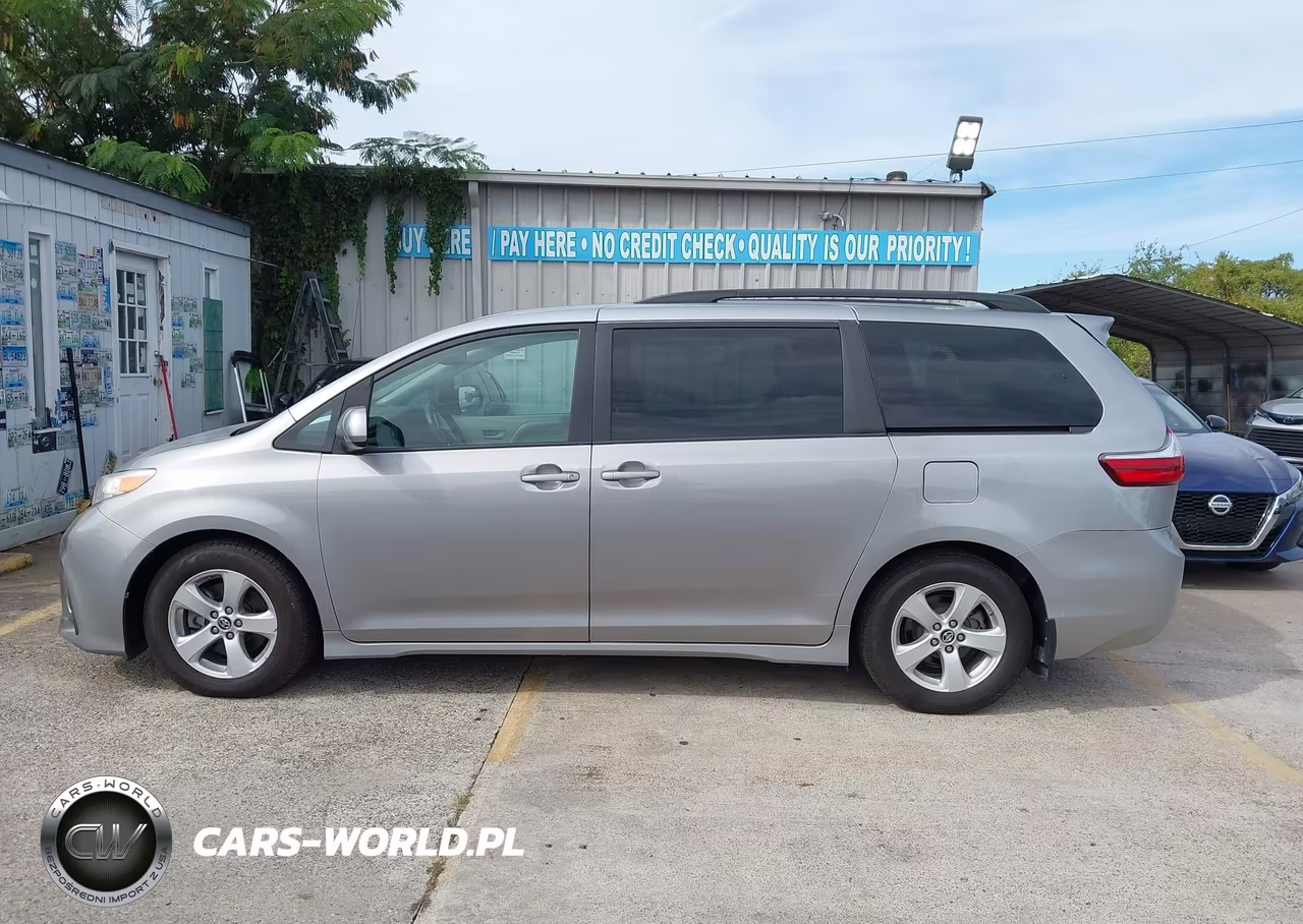 2018 Toyota Sienna Le 8 Passenger VIN:5TDKZ3DC6JS954674 - 14