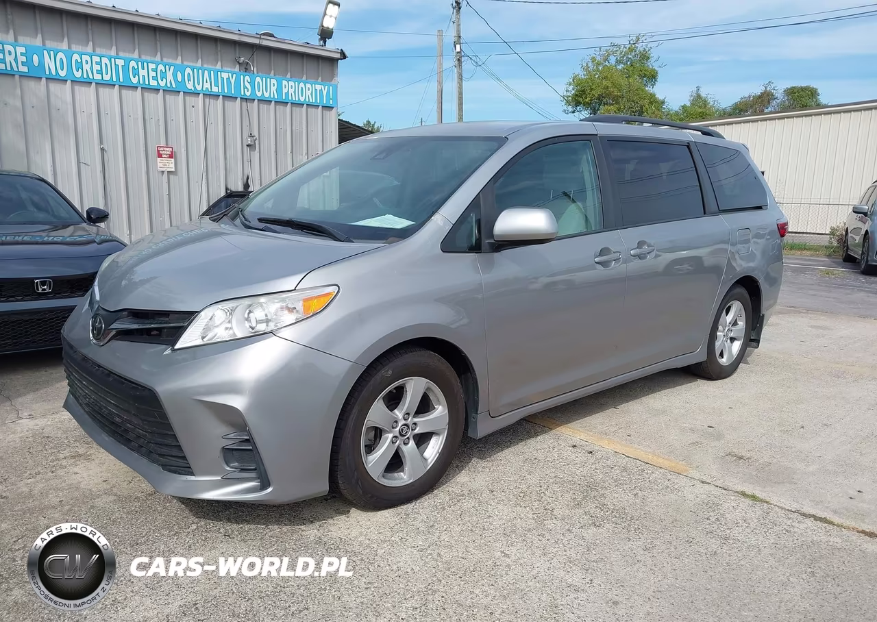 2018 Toyota Sienna Le 8 Passenger VIN:5TDKZ3DC6JS954674 - 2