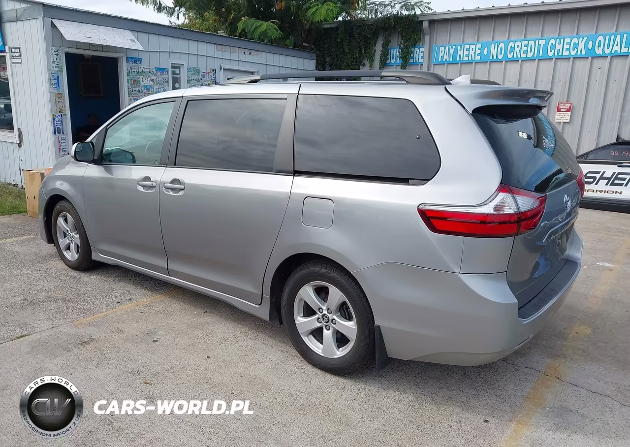 2018 Toyota Sienna Le 8 Passenger VIN:5TDKZ3DC6JS954674 - 3