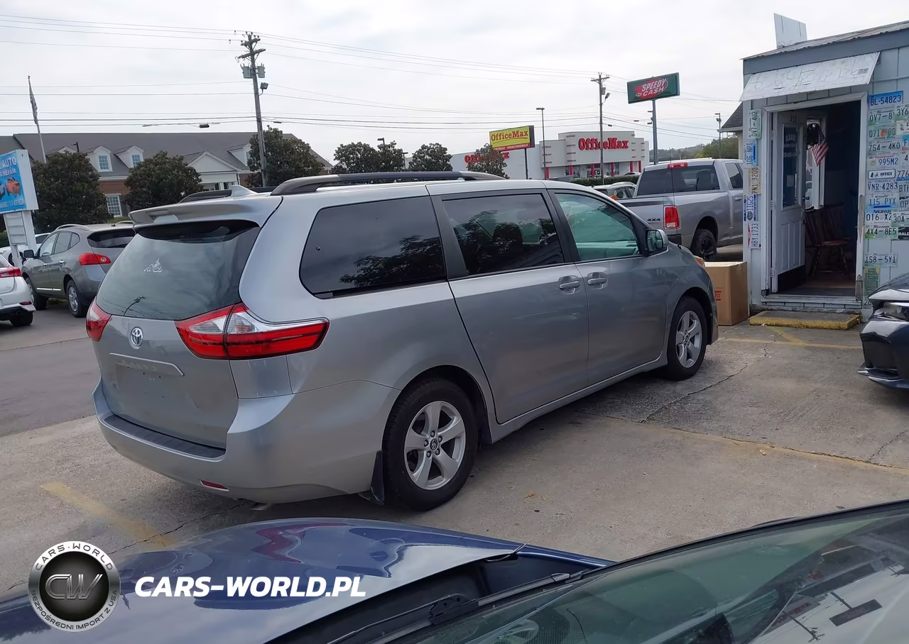 2018 Toyota Sienna Le 8 Passenger VIN:5TDKZ3DC6JS954674 - 4