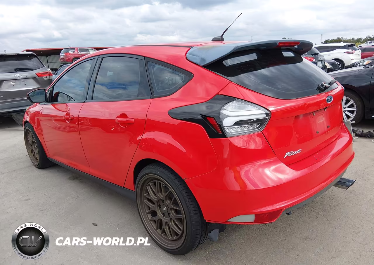 2015 Ford Focus Se VIN:1FADP3K23FL350569 - 3