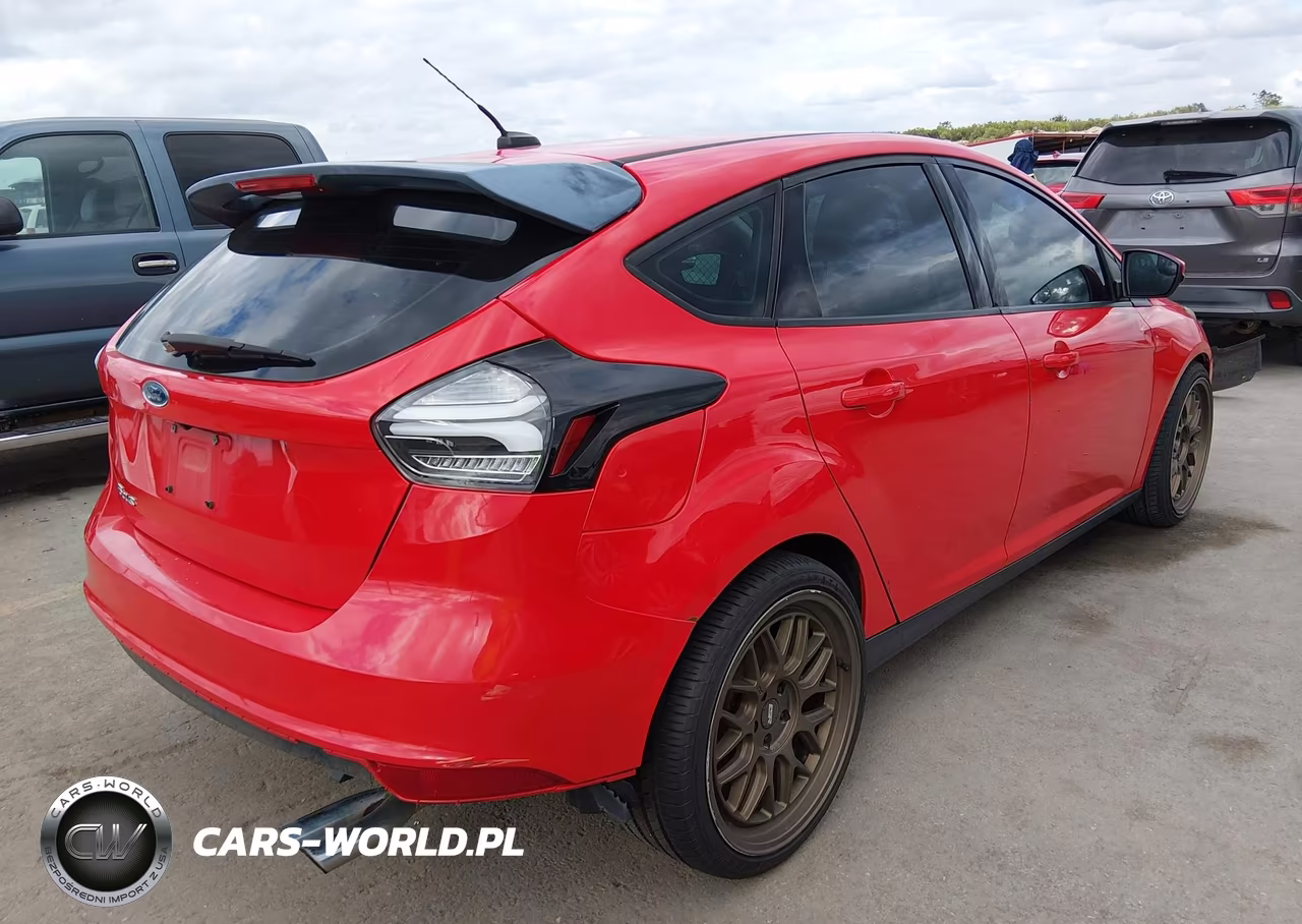 2015 Ford Focus Se VIN:1FADP3K23FL350569 - 4