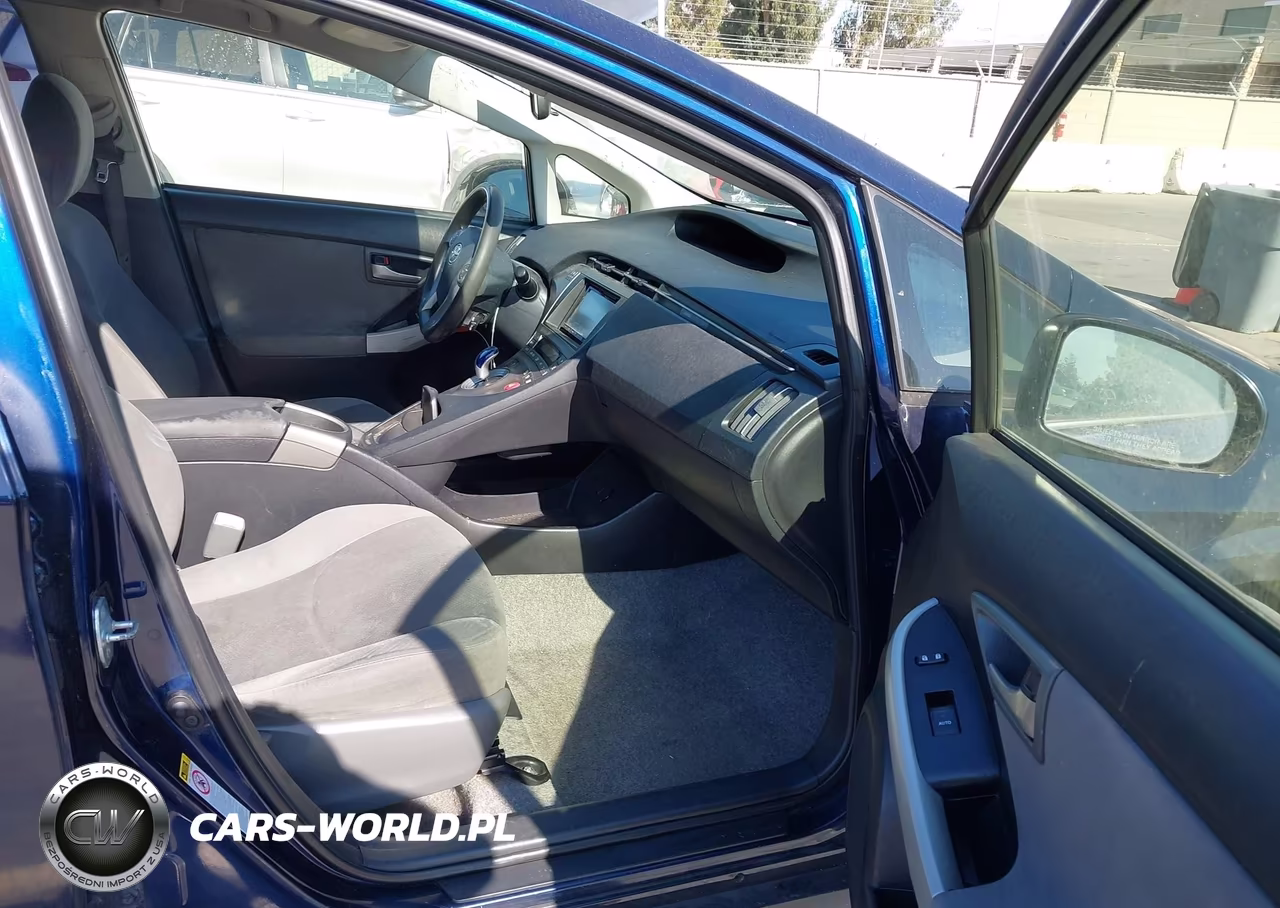 2012 Toyota Prius Two VIN:JTDKN3DU7C1563568 - 5