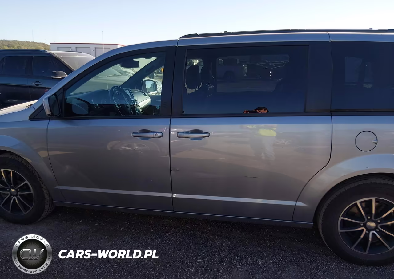 2018 Dodge Grand Caravan Gt VIN:2C4RDGEG8JR318756 - 14