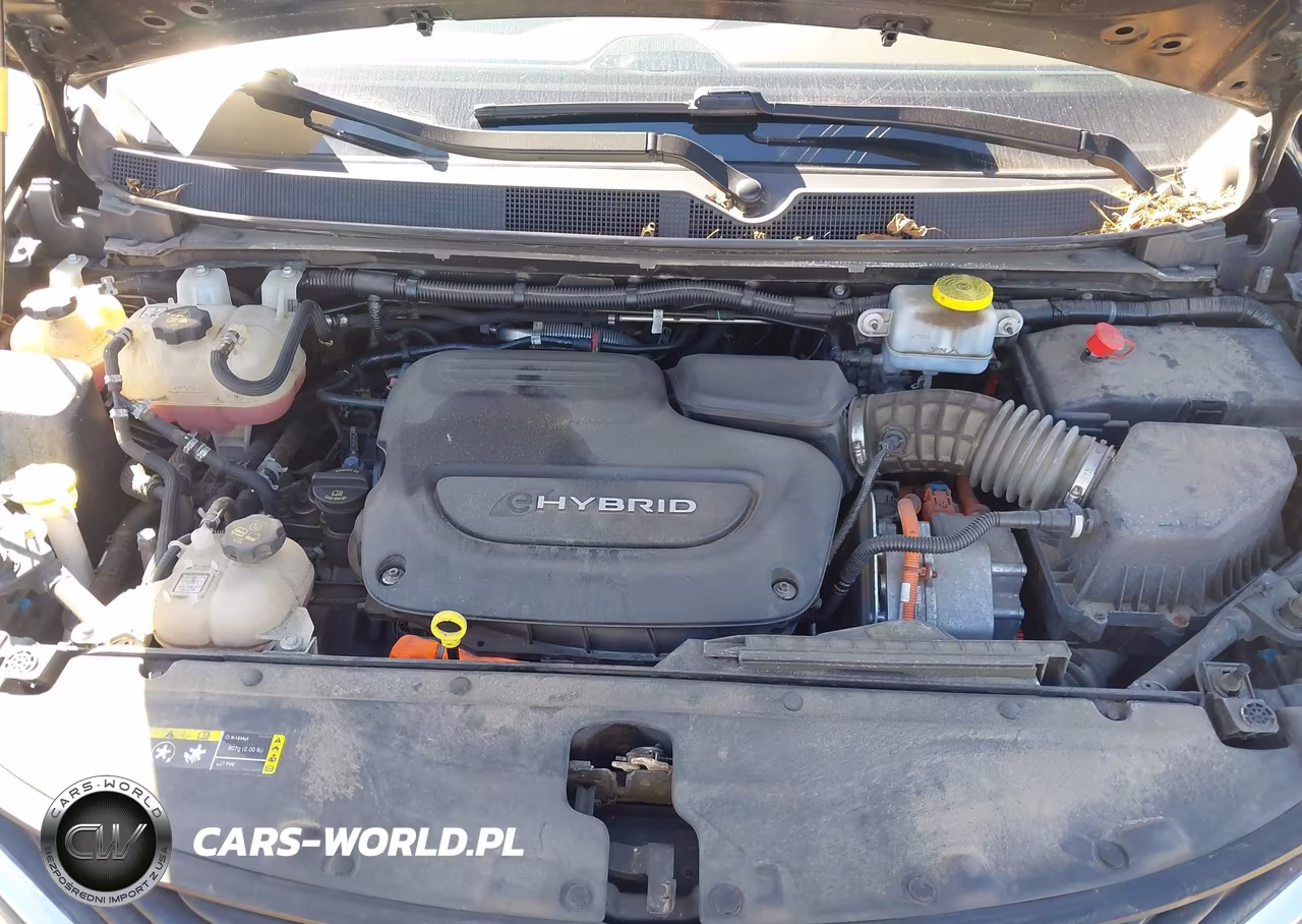 2018 Chrysler Pacifica Hybrid Limited VIN:2C4RC1N73JR229404 - 10