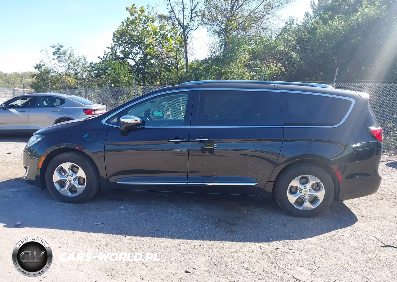 2018 Chrysler Pacifica Hybrid Limited VIN:2C4RC1N73JR229404 - 15