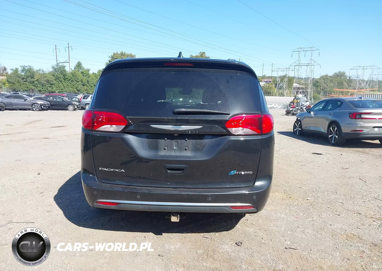 2018 Chrysler Pacifica Hybrid Limited VIN:2C4RC1N73JR229404 - 17