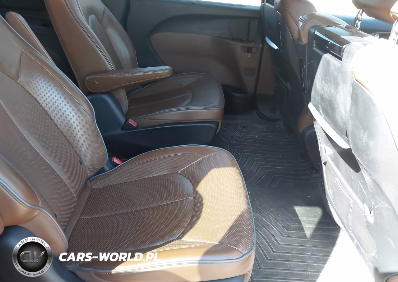 2018 Chrysler Pacifica Hybrid Limited VIN:2C4RC1N73JR229404 - 8