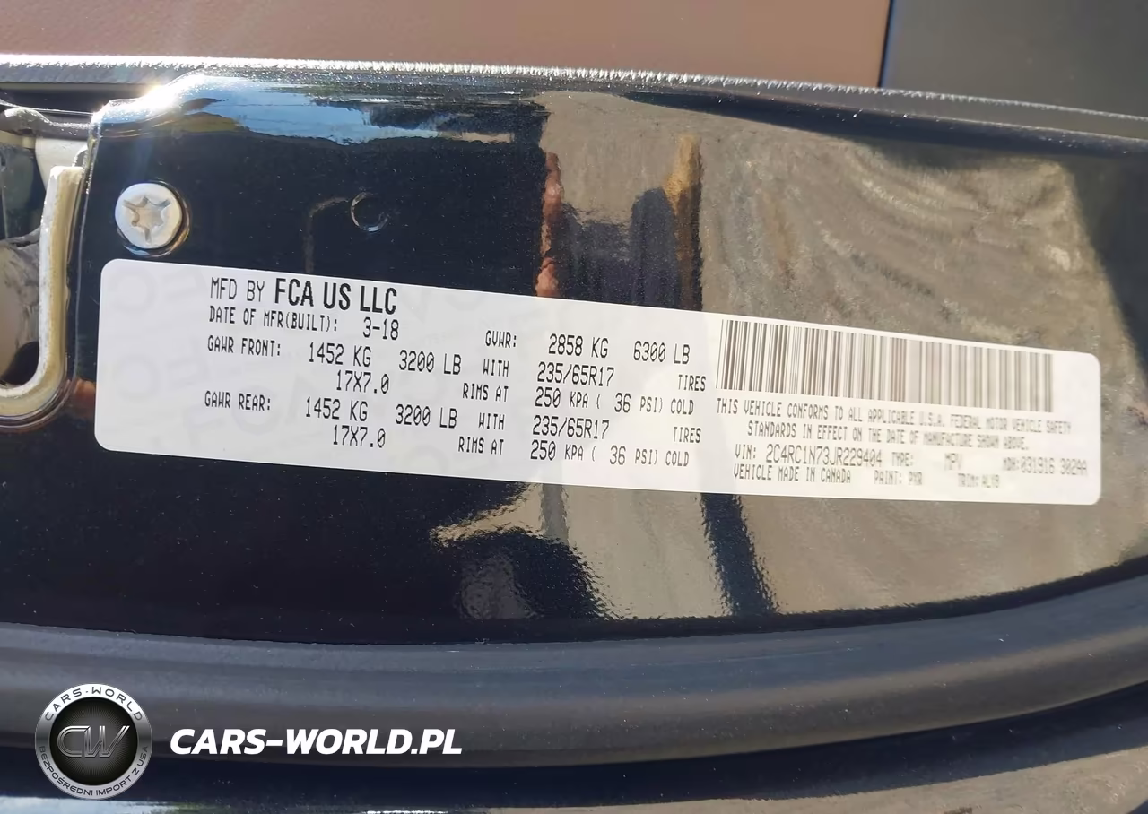 2018 Chrysler Pacifica Hybrid Limited VIN:2C4RC1N73JR229404 - 9