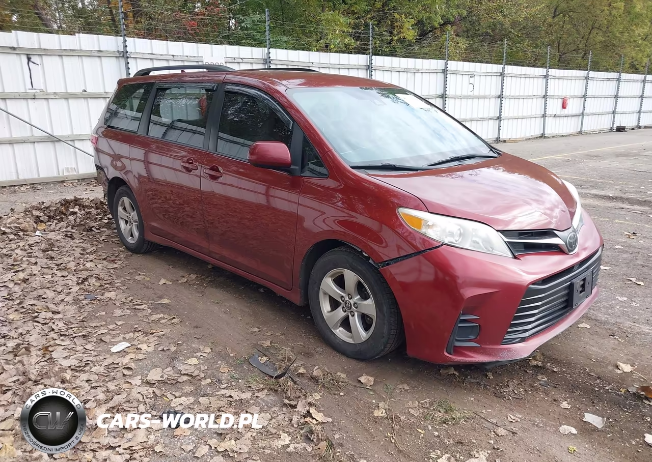 2018 Toyota Sienna Le 8 Passenger