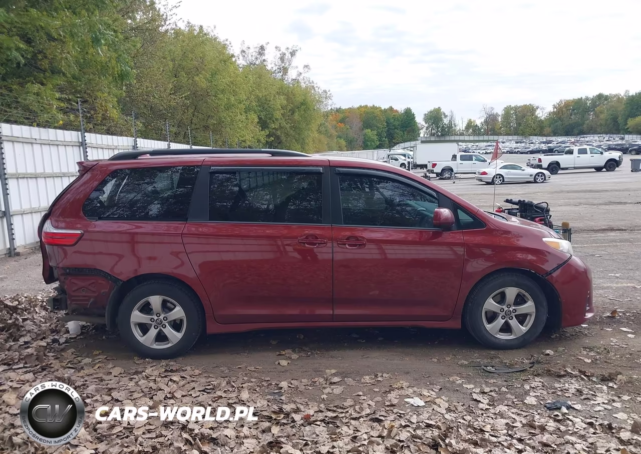 2018 Toyota Sienna Le 8 Passenger VIN:5TDKZ3DC0JS904546 - 13