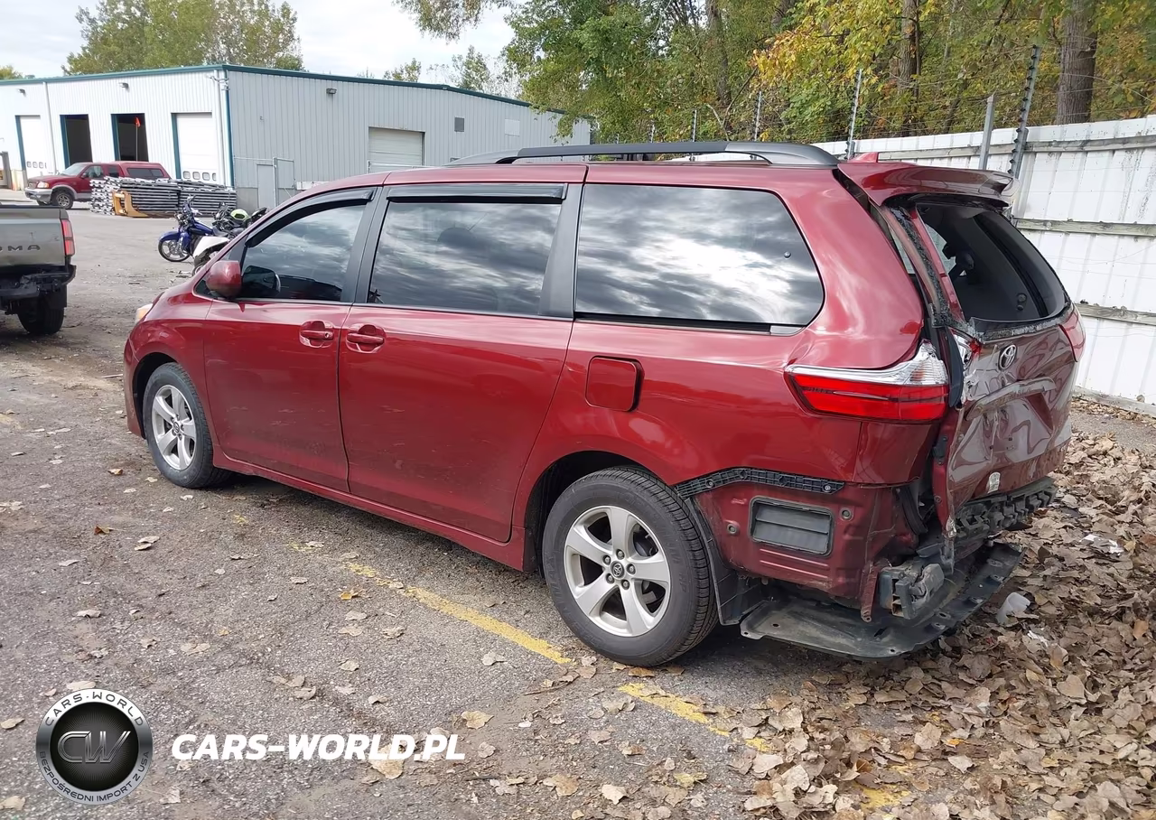 2018 Toyota Sienna Le 8 Passenger VIN:5TDKZ3DC0JS904546 - 3