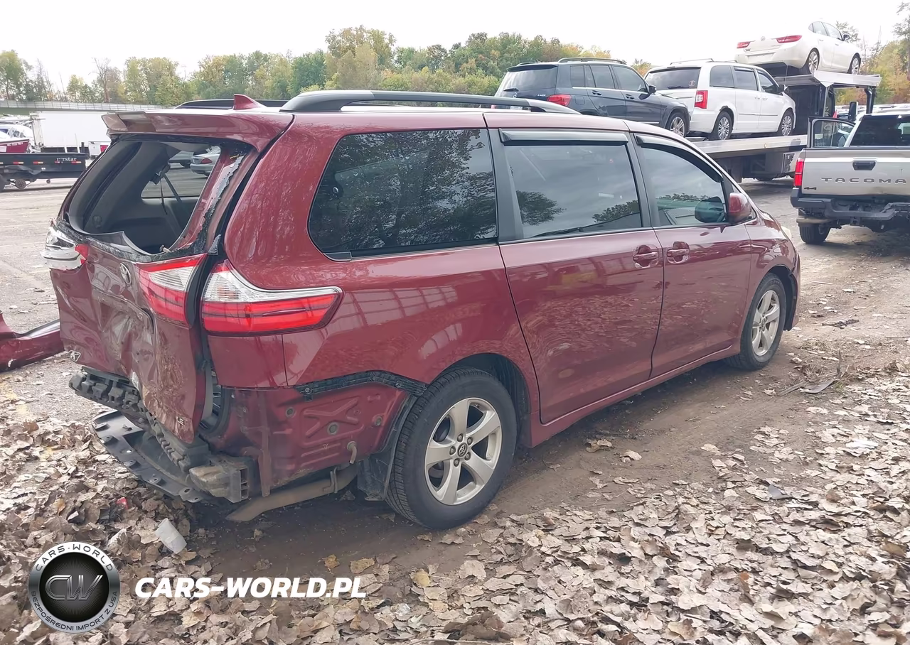 2018 Toyota Sienna Le 8 Passenger VIN:5TDKZ3DC0JS904546 - 4
