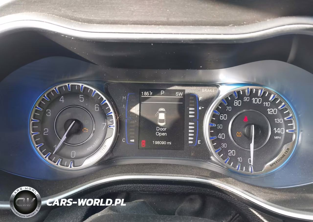 2015 Chrysler 200 Limited VIN:1C3CCCAB8FN547586 - 7