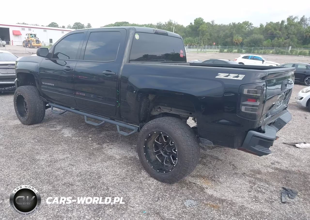 2018 Chevrolet Silverado 1500 2Lt VIN:3GCUKREC1JG297697 - 3