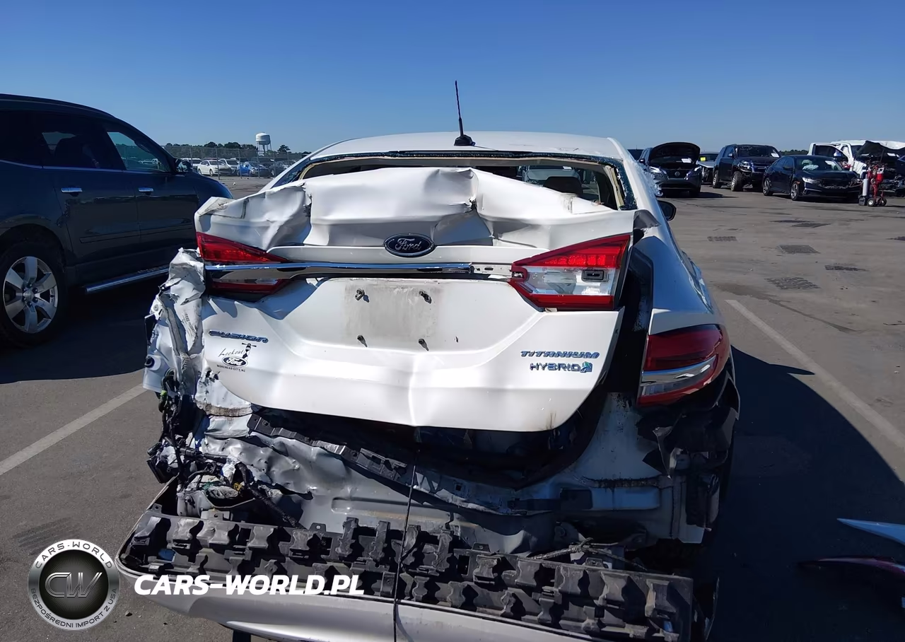 2018 Ford Fusion Hybrid Titanium VIN:3FA6P0RU3JR274862 - 17